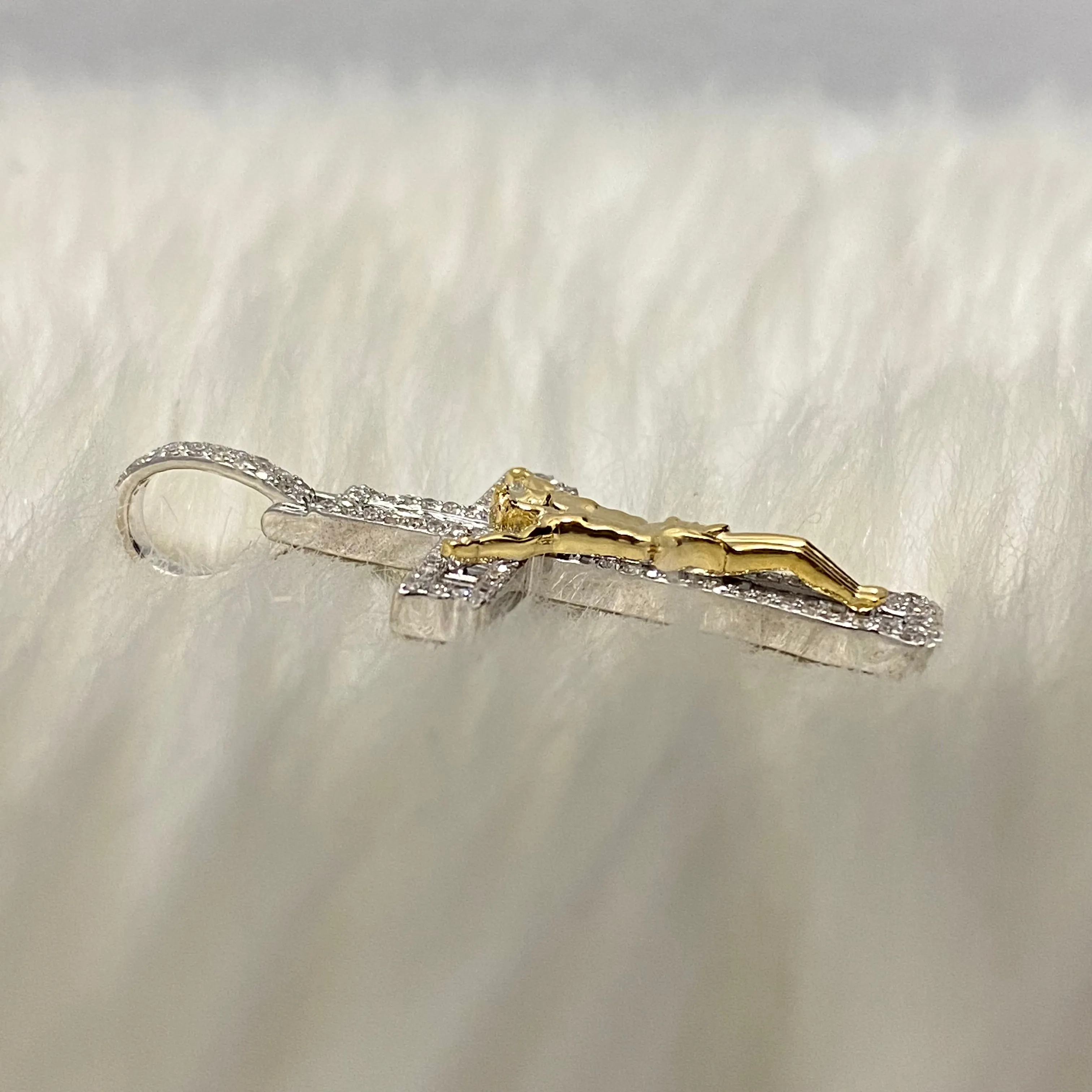 10K White-Yellow Gold Diamond Crusifix Pendant 1Ct Dia / 5.4gr / 1.5in
