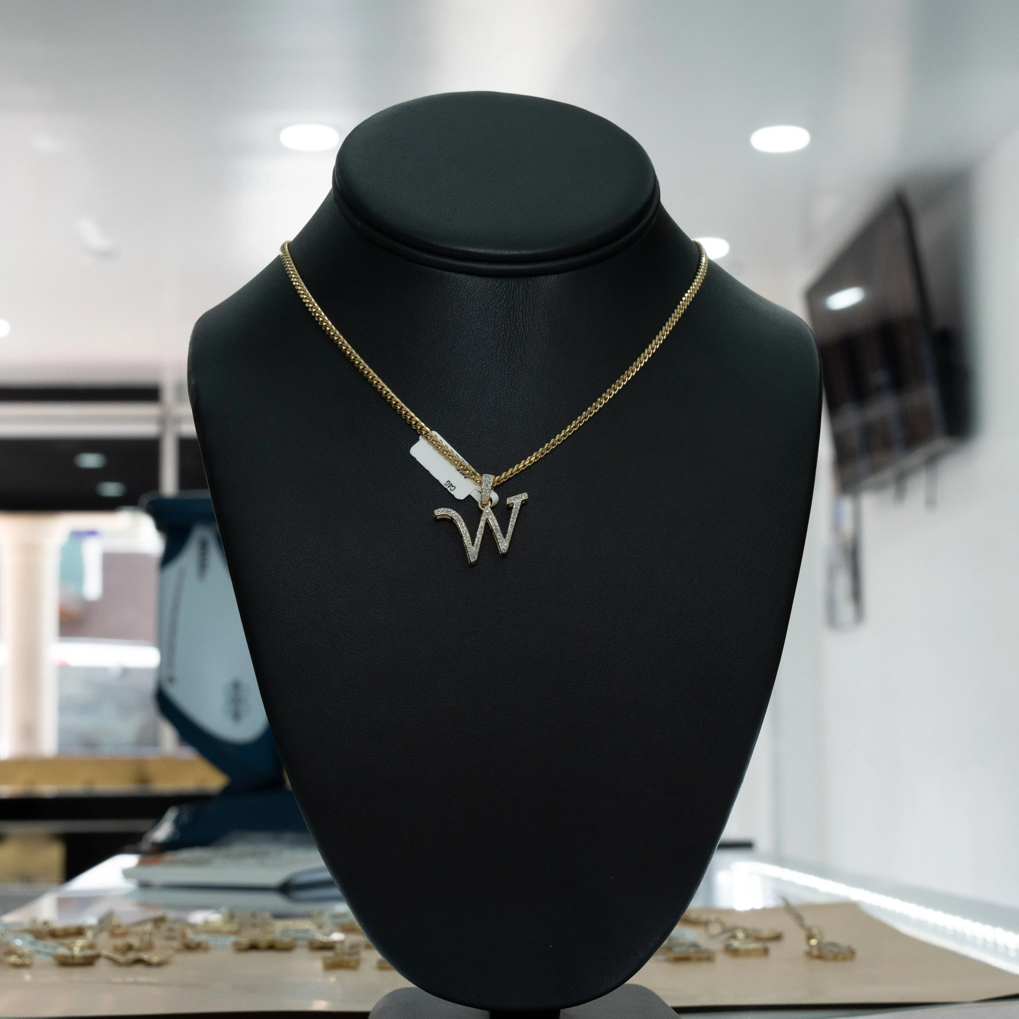 10K Yellow Gold Letter W Pendant With Diamond 0.19Ct / 1.9gr