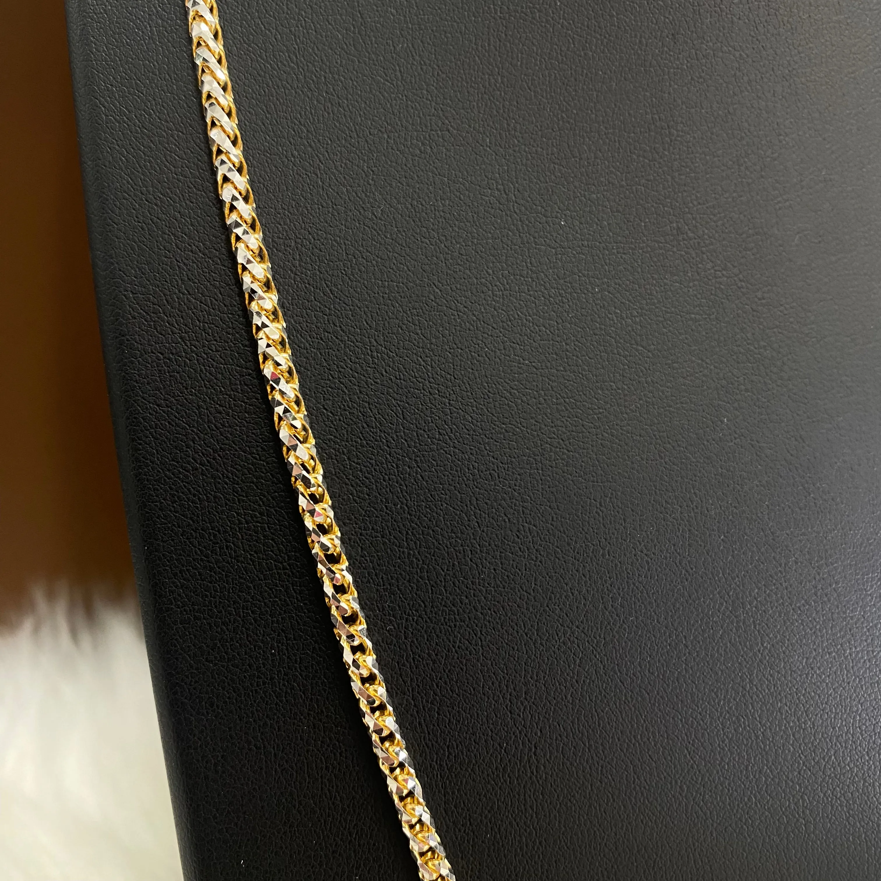 10K Yellow - White Gold Diamond Cut Chain / 25.8gr / 3.1mm / 22in