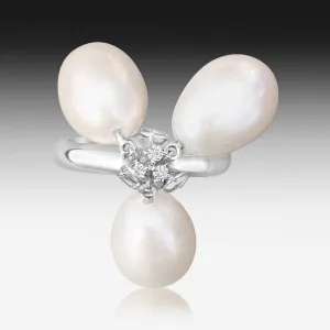 18kt White Gold Pearl and Diamond ring