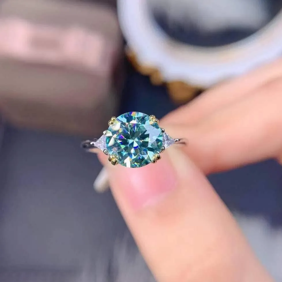2 Carat Round Green Diamond Engagement Ring