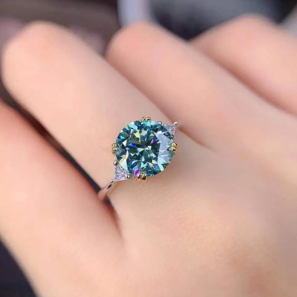 2 Carat Round Green Diamond Engagement Ring