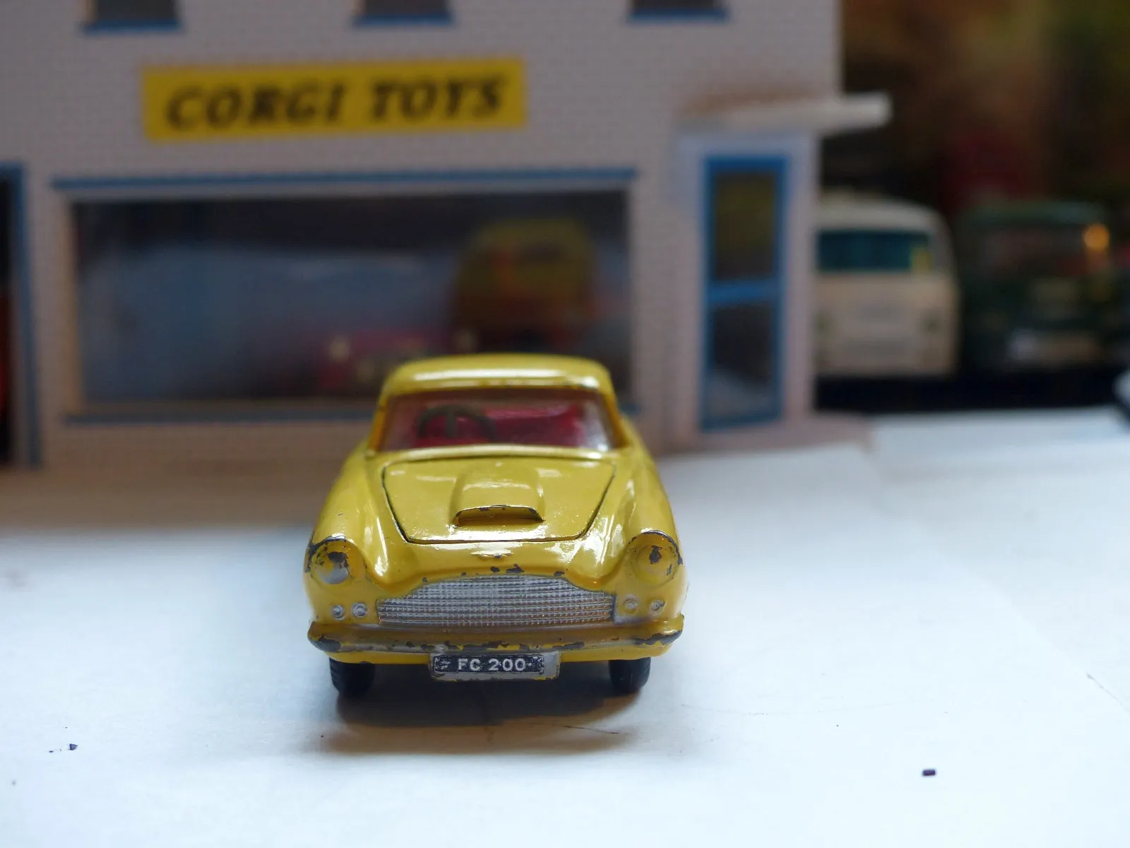 218 Aston Martin DB4 yellow *rare with fixed shaped wheels*(1)