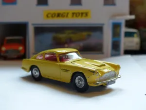 218 Aston Martin DB4 yellow *rare with fixed shaped wheels*(1)