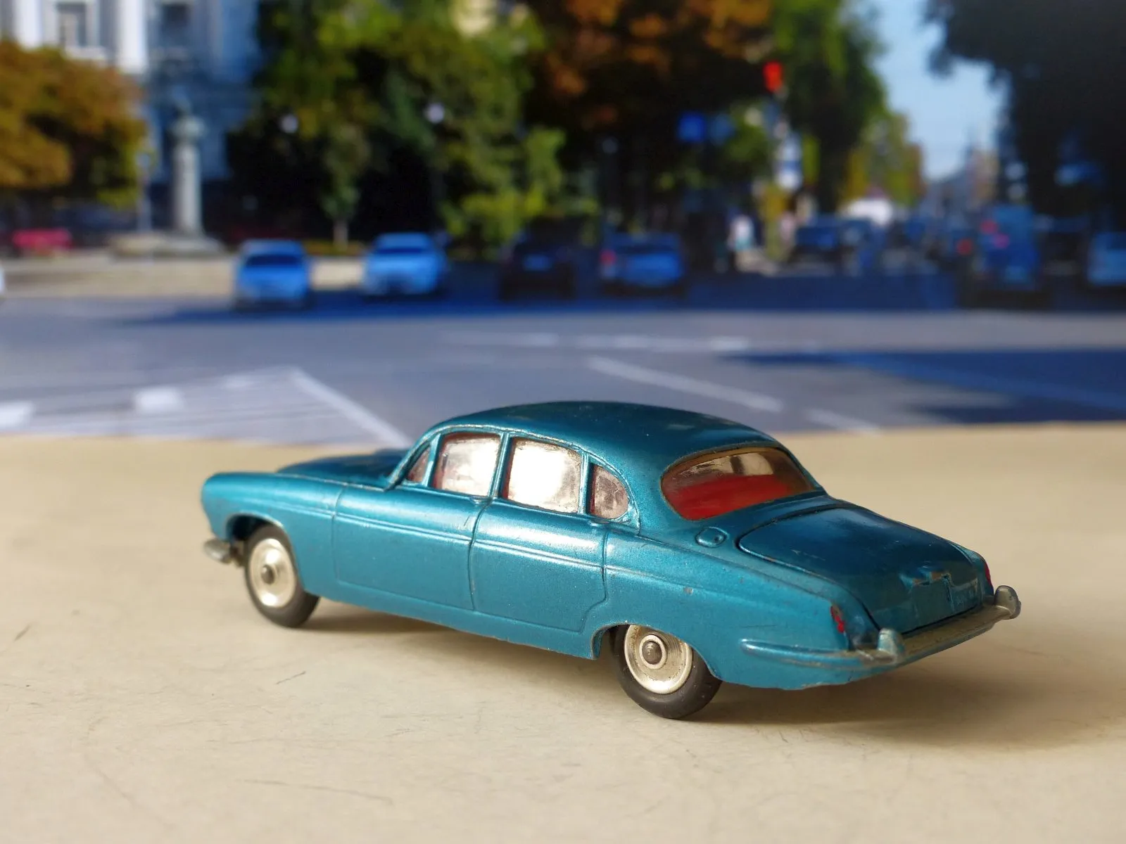 238 Jaguar Mk X in metallic turquoise