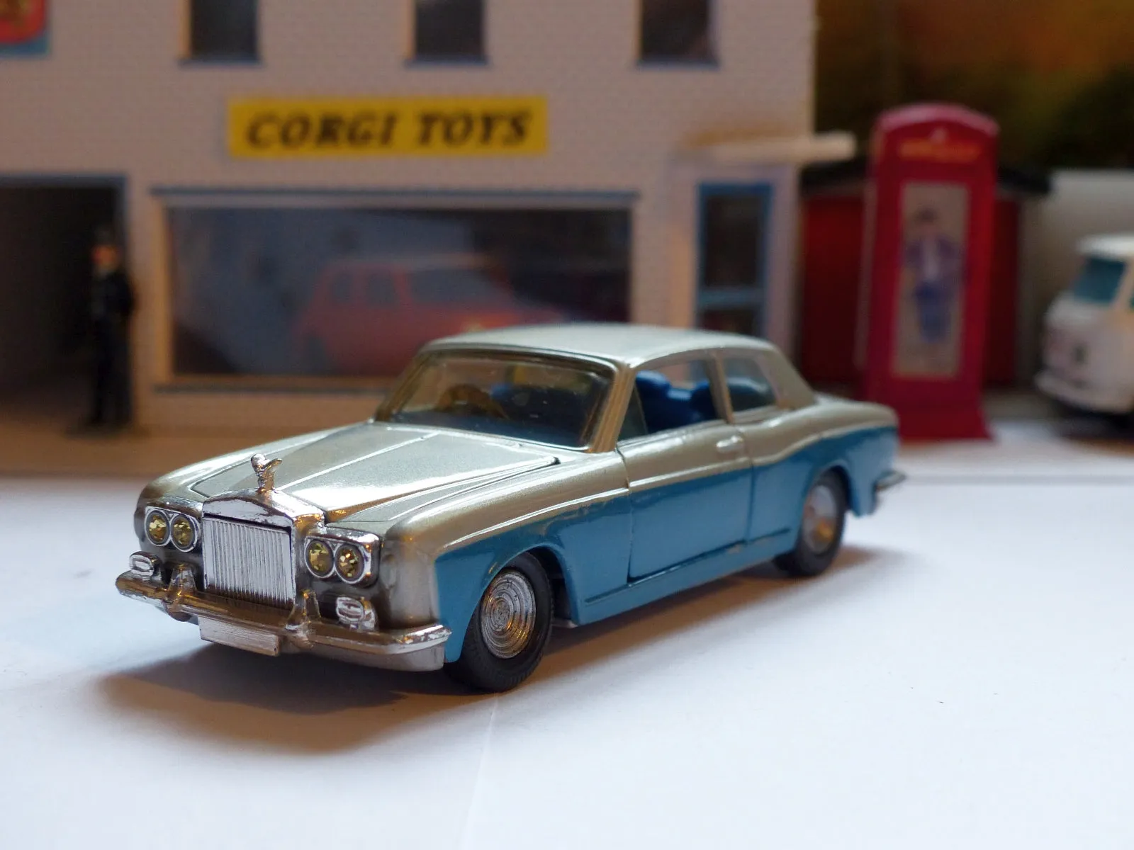 273 Rolls Royce Silver Shadow with original box *silver / blue metallic* (2)