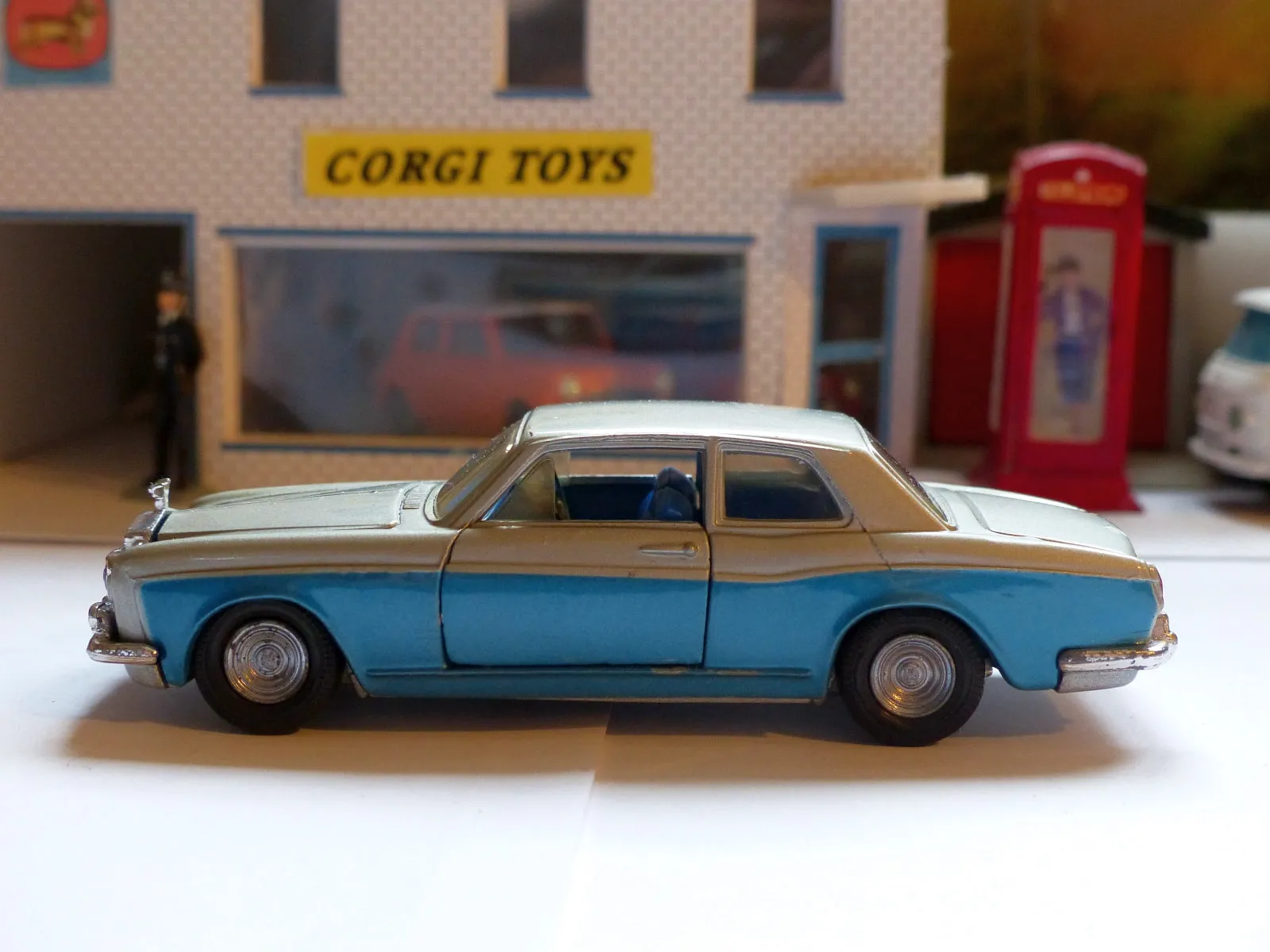273 Rolls Royce Silver Shadow with original box *silver / blue metallic* (2)