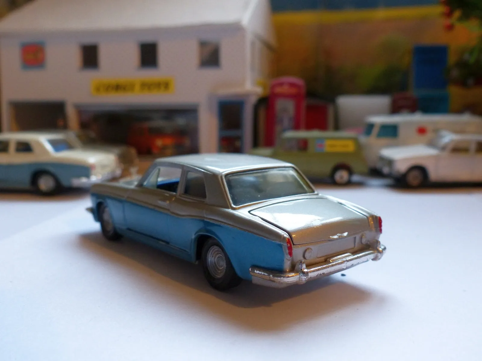 273 Rolls Royce Silver Shadow with original box *silver / blue metallic* (2)