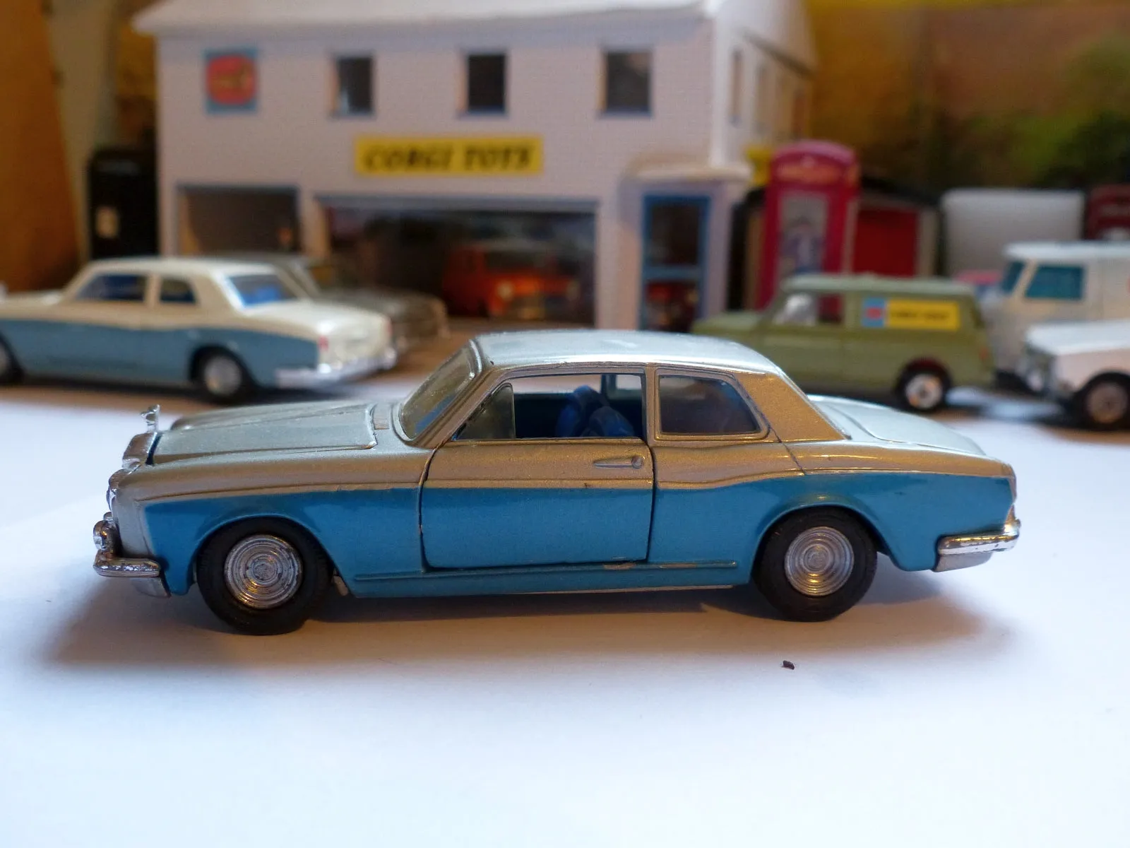 273 Rolls Royce Silver Shadow with original box *silver / blue metallic* (2)
