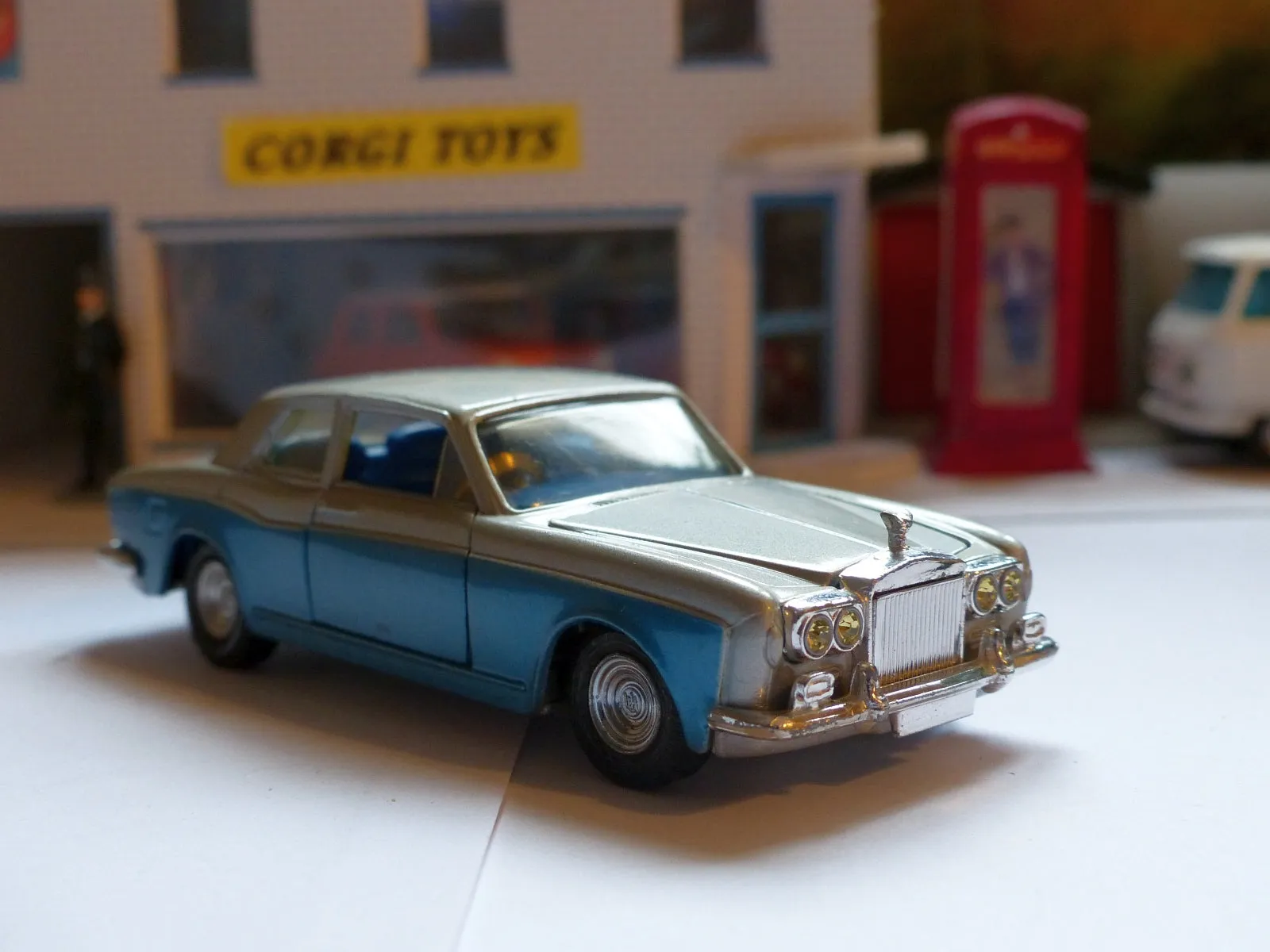 273 Rolls Royce Silver Shadow with original box *silver / blue metallic* (2)