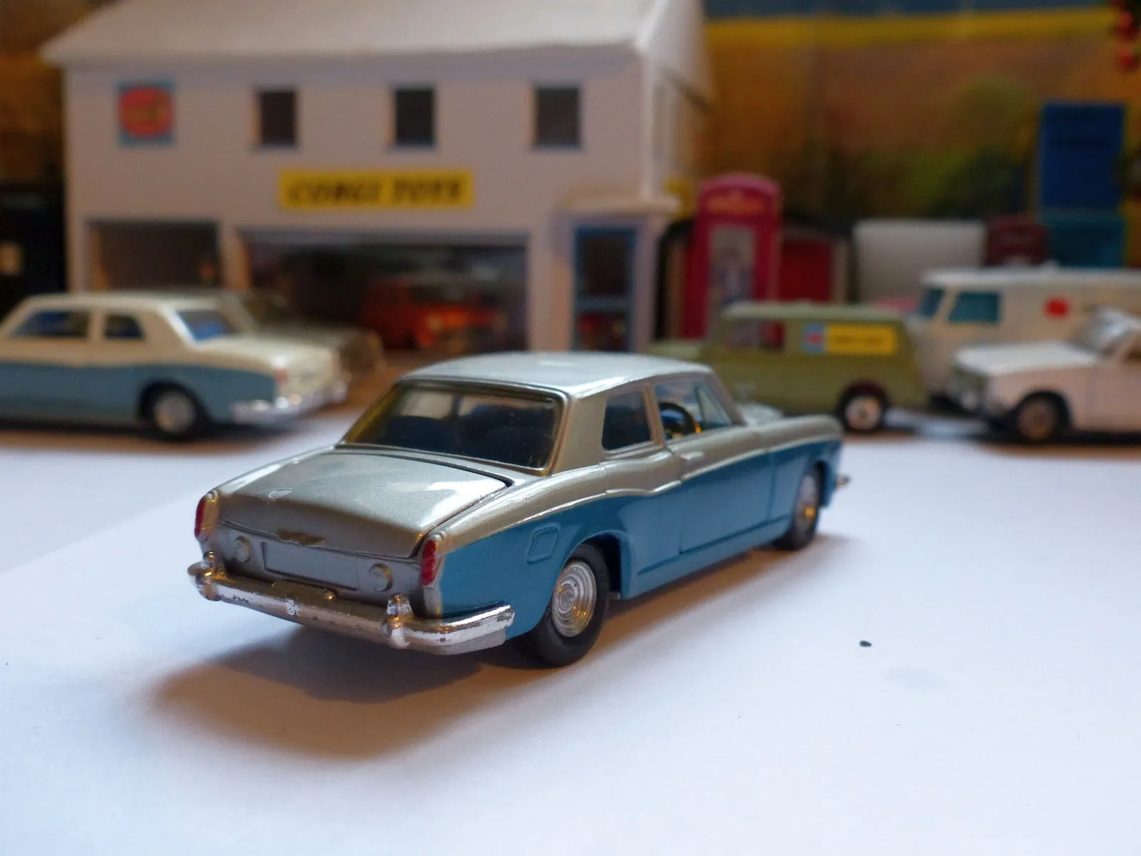 273 Rolls Royce Silver Shadow with original box *silver / blue metallic* (2)