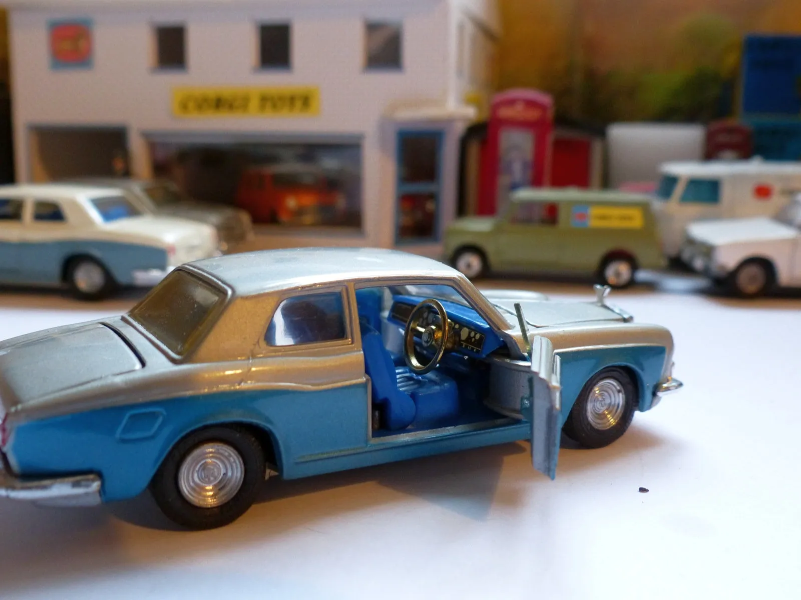 273 Rolls Royce Silver Shadow with original box *silver / blue metallic* (2)