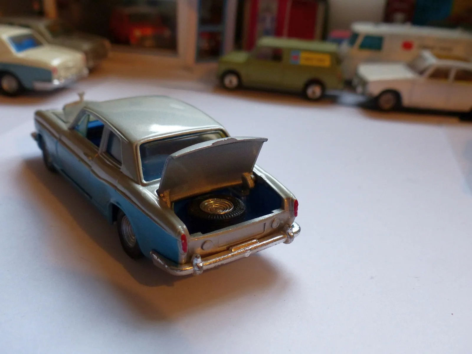 273 Rolls Royce Silver Shadow with original box *silver / blue metallic* (2)