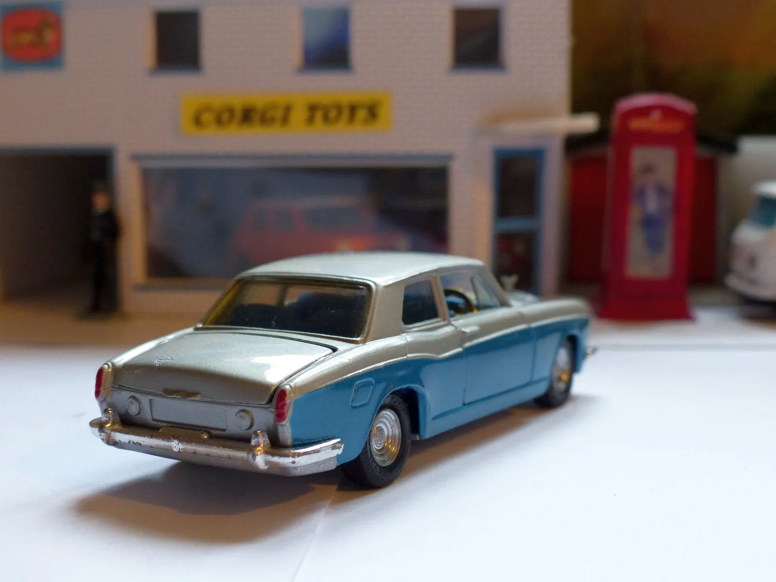 273 Rolls Royce Silver Shadow with original box *silver / blue metallic* (2)