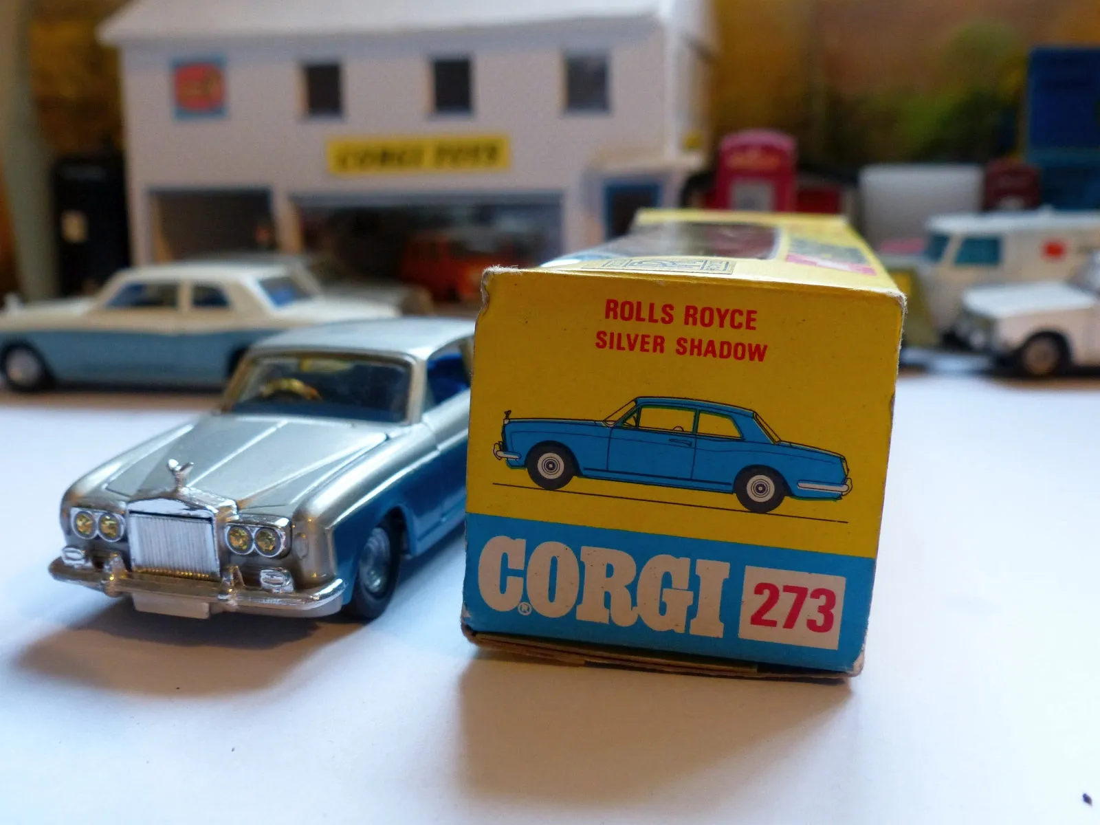 273 Rolls Royce Silver Shadow with original box *silver / blue metallic* (2)