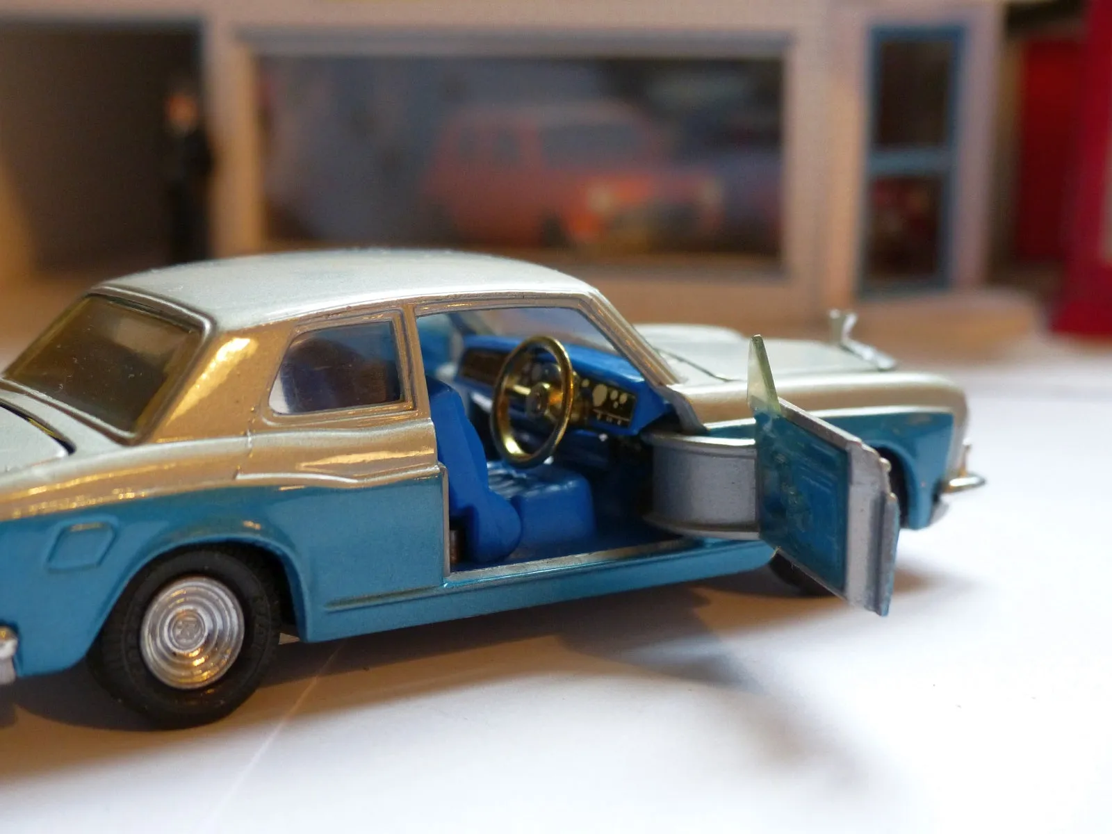 273 Rolls Royce Silver Shadow with original box *silver / blue metallic* (2)