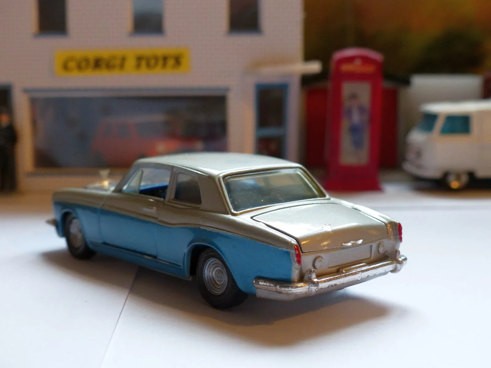 273 Rolls Royce Silver Shadow with original box *silver / blue metallic* (2)