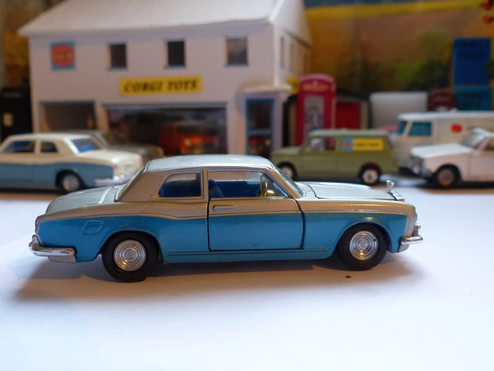 273 Rolls Royce Silver Shadow with original box *silver / blue metallic* (2)