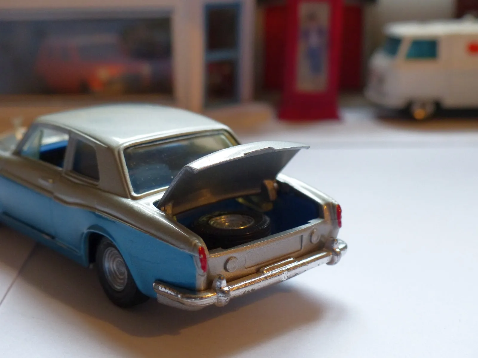 273 Rolls Royce Silver Shadow with original box *silver / blue metallic* (2)