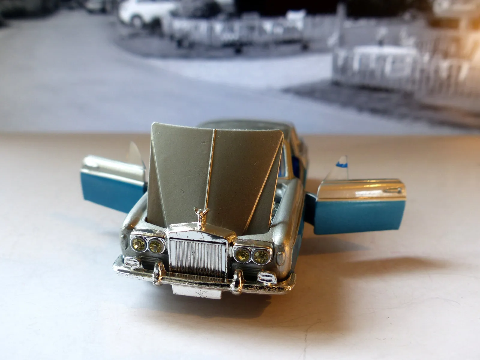 273 Rolls Royce Silver Shadow with original box *silver / blue metallic*