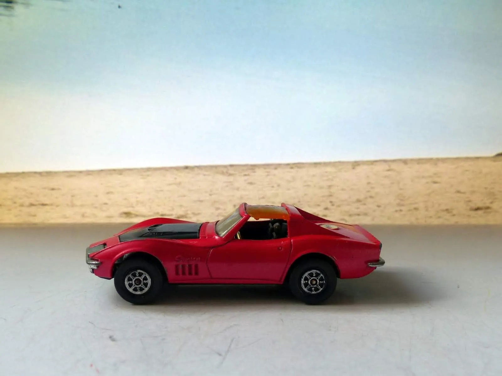 387 Chevrolet Corvette Stingray in pink (plain covers)