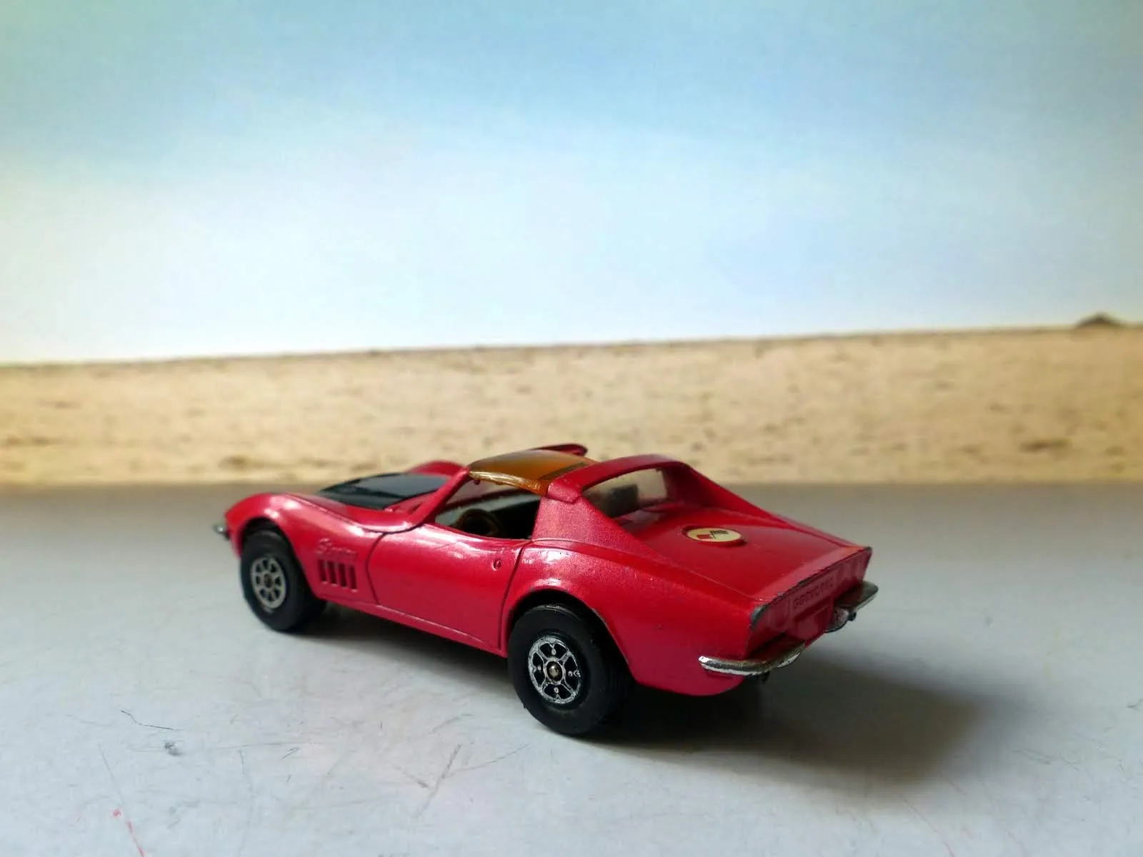 387 Chevrolet Corvette Stingray in pink (plain covers)