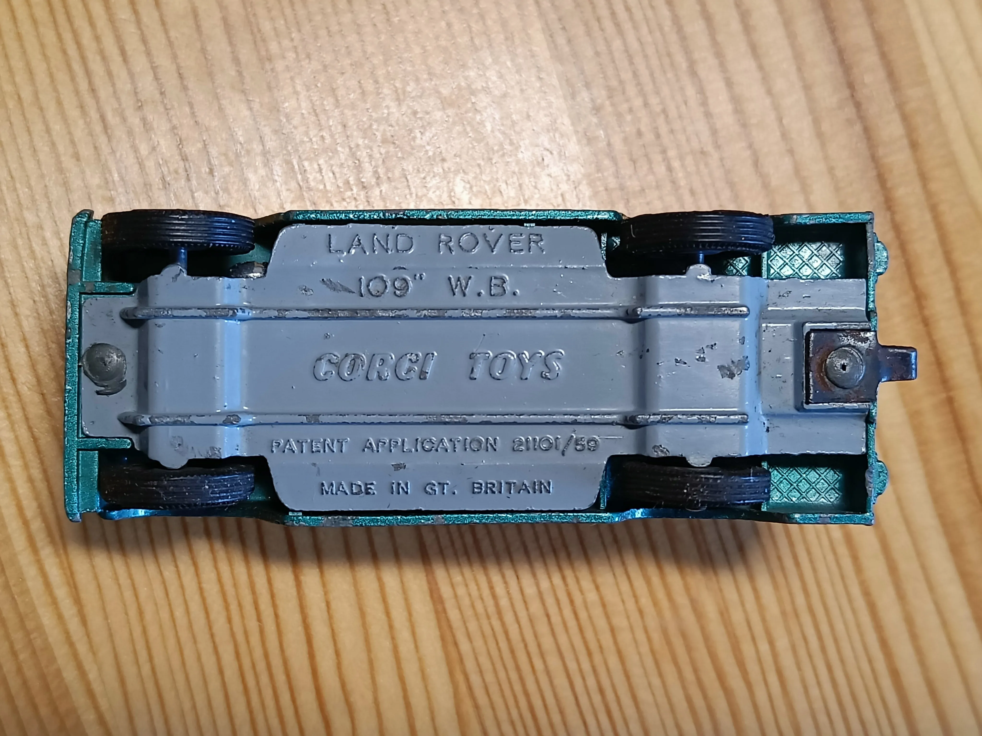 438 Land Rover in turquoise-green with shaped wheels 1