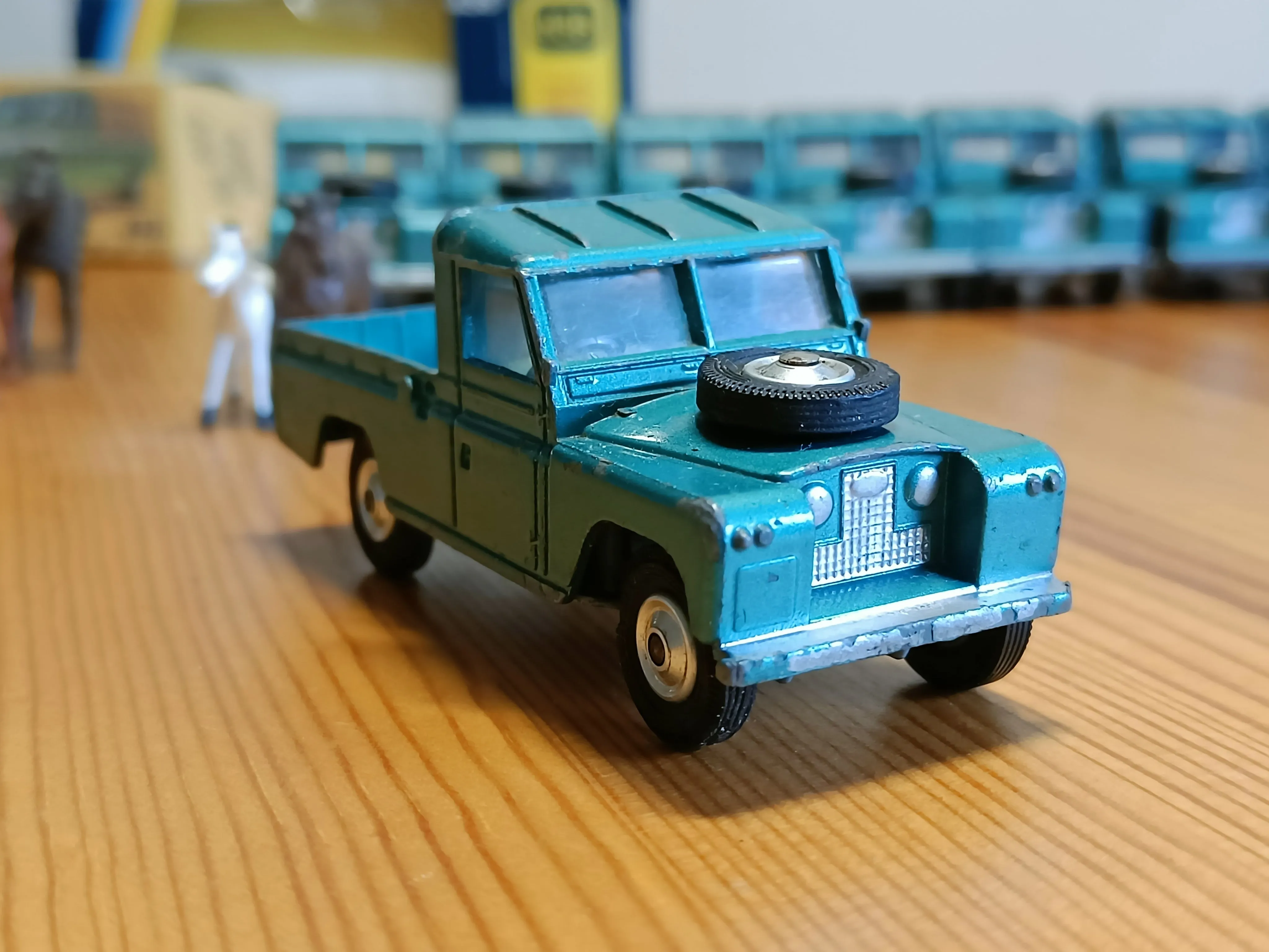 438 Land Rover in turquoise-green with shaped wheels 1