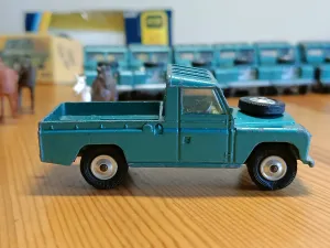 438 Land Rover in turquoise-green with shaped wheels 1