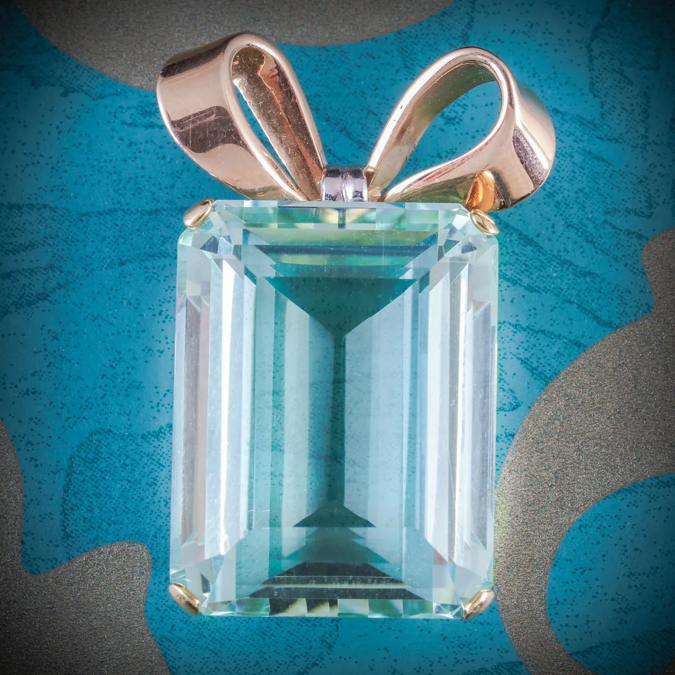 Art Deco Aquamarine Pendant 18Ct Gold Circa 1920