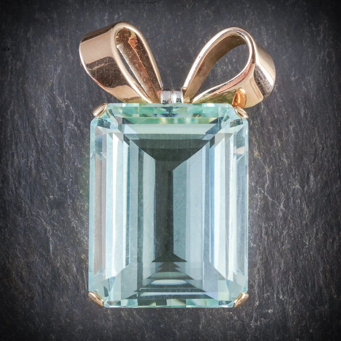 Art Deco Aquamarine Pendant 18Ct Gold Circa 1920