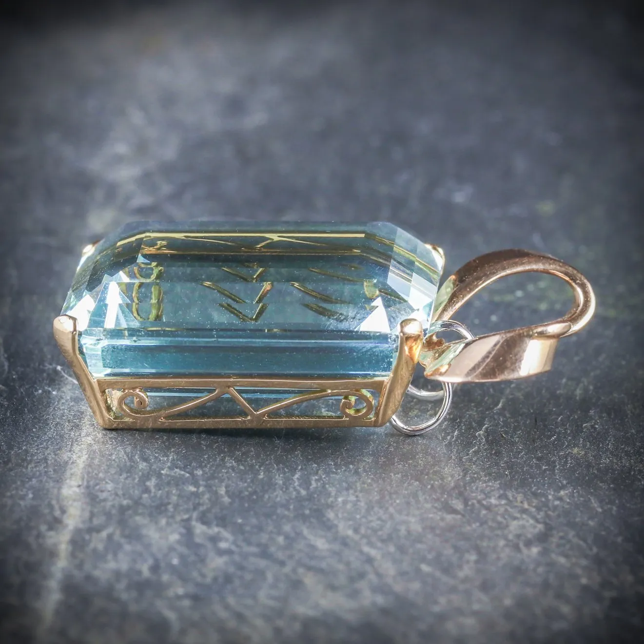 Art Deco Aquamarine Pendant 18Ct Gold Circa 1920