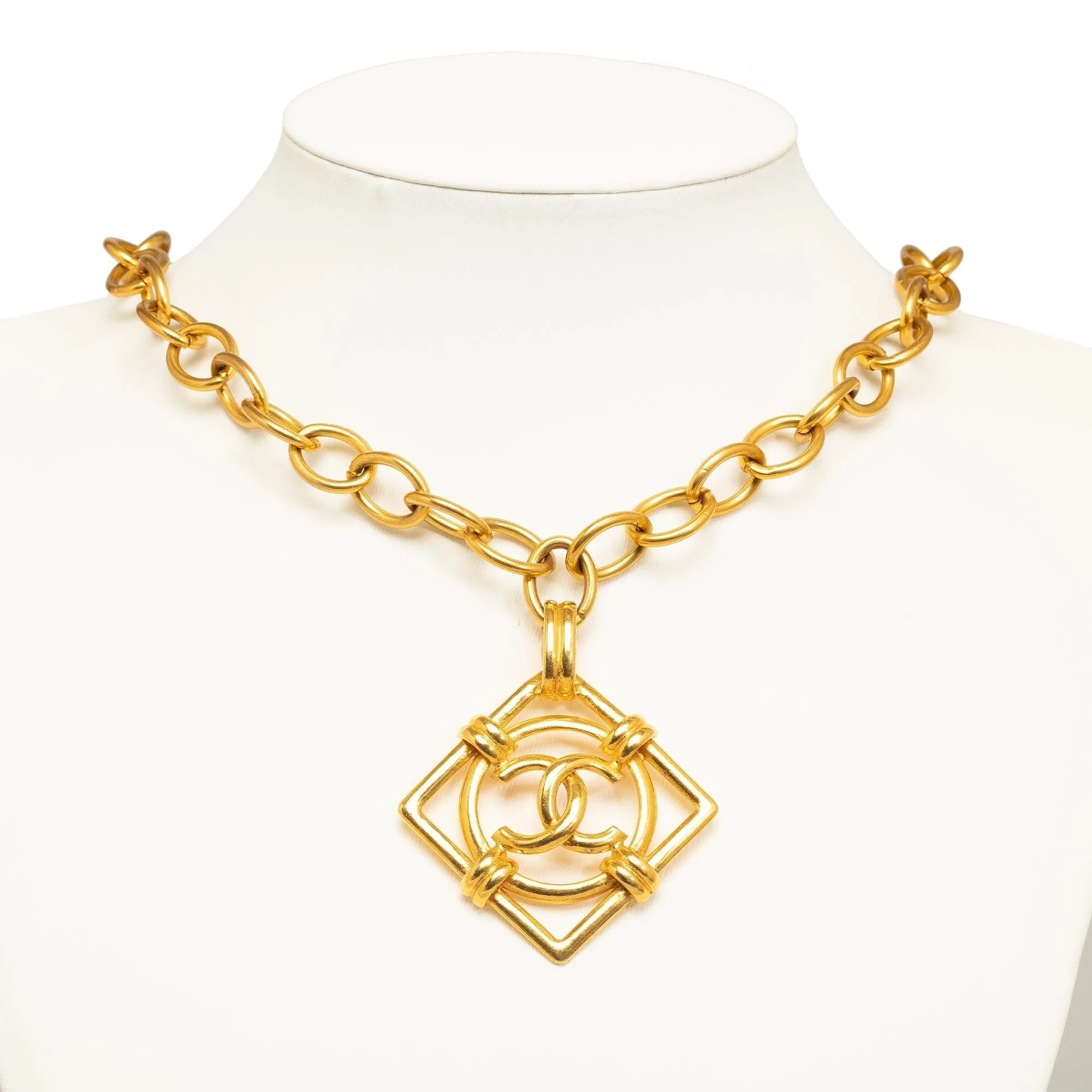 Chanel CC Pendant Necklace (SHG-zWrA6G)