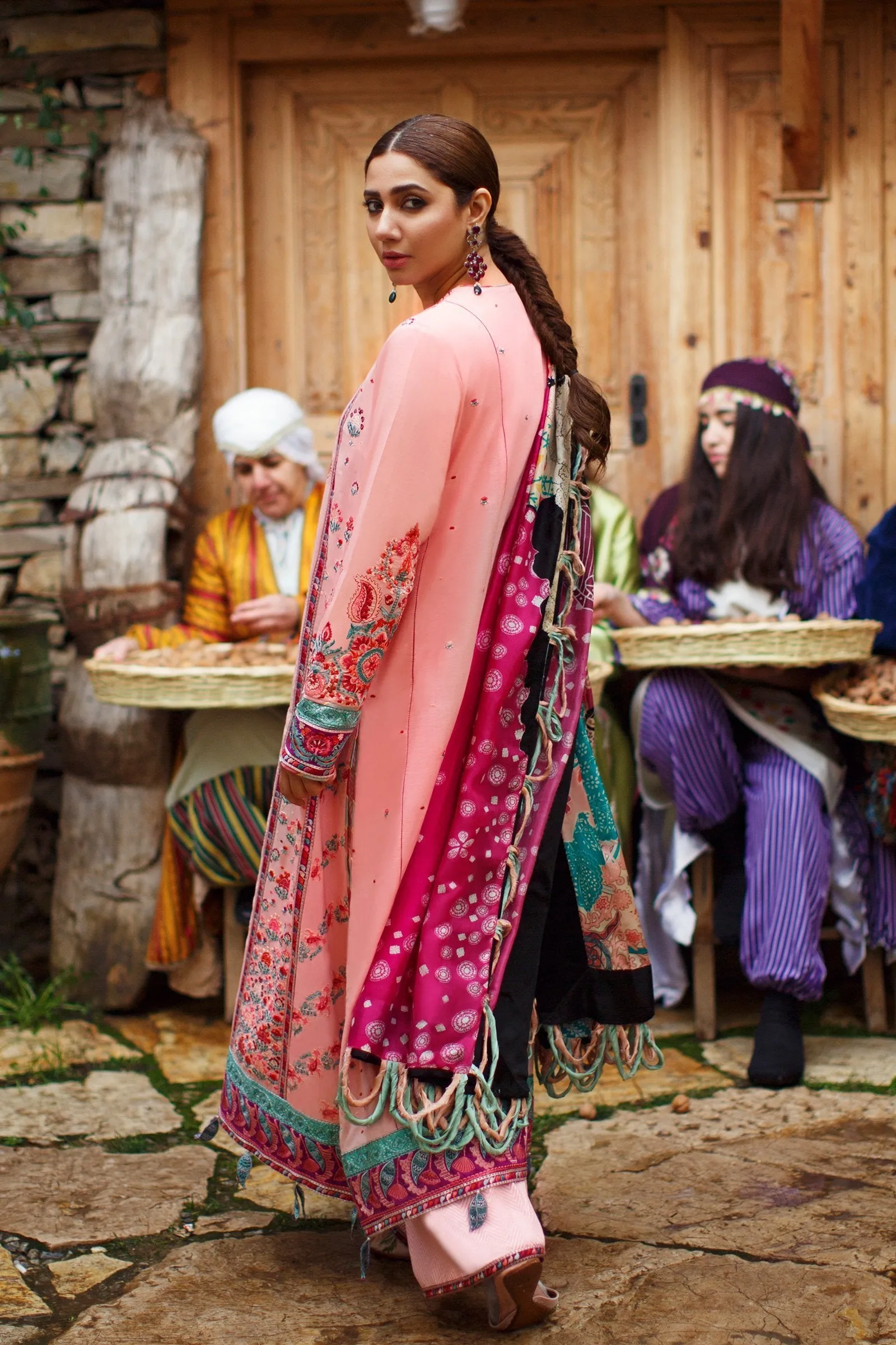 Élan Luxury Lawn Collection – EL21-08 A (ASHK)