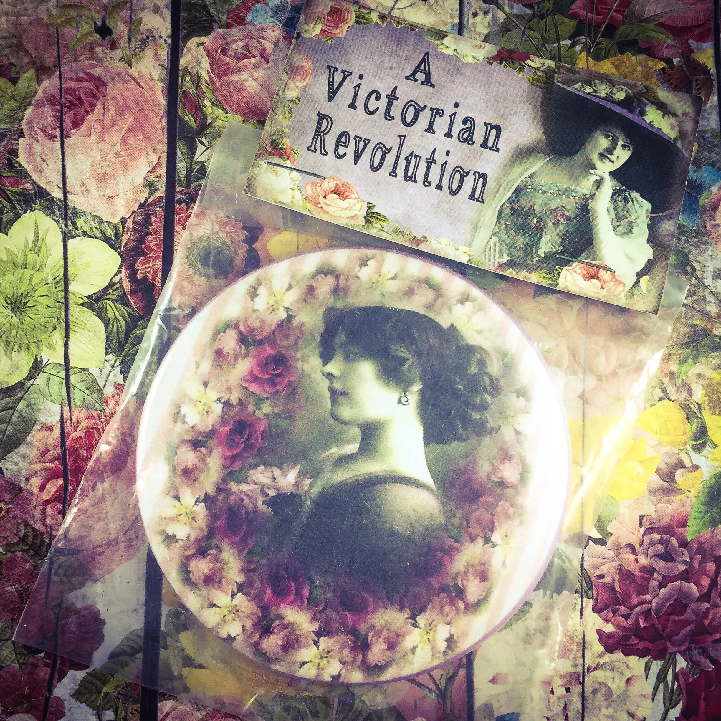 Pocket Mirror - Victorian Woman